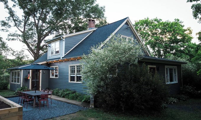 Berne House | Sweet Valley Hi: Sunlit Retro Retreat