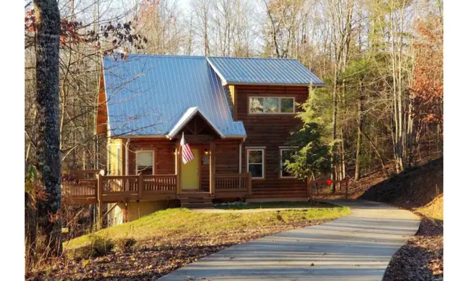 Boomer Cabin | Sweet Water Lodge -Beautiful Cabin in NC Mountains