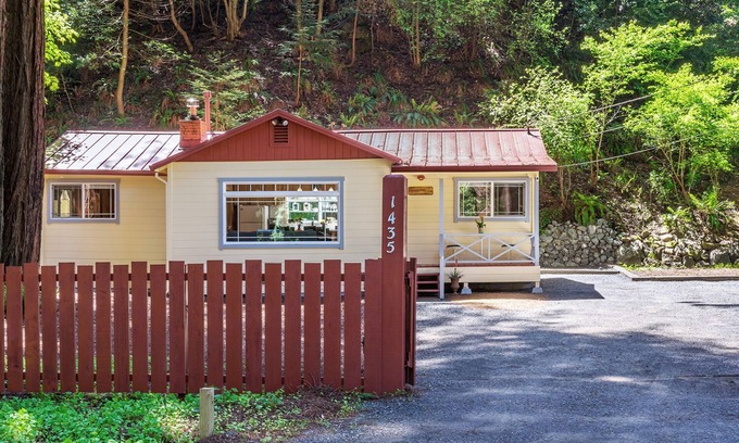 Cazadero House | Sweetest Cabin under the Redwoods! Hot Tub, Fire Pit, Austin Creek!