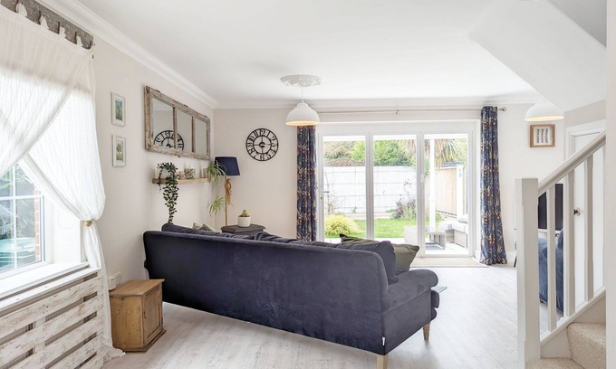 Chichester Cottage | Sweetpea Cottage - a cottage that sleeps 4 guests in 2 bedrooms