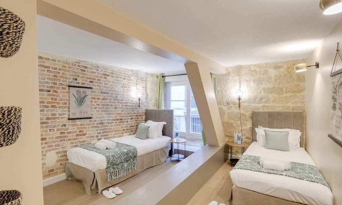 Quartier du Mail Apartment | Sweett | Sentier II - Four Bedroom Apartment, Sleeps 9