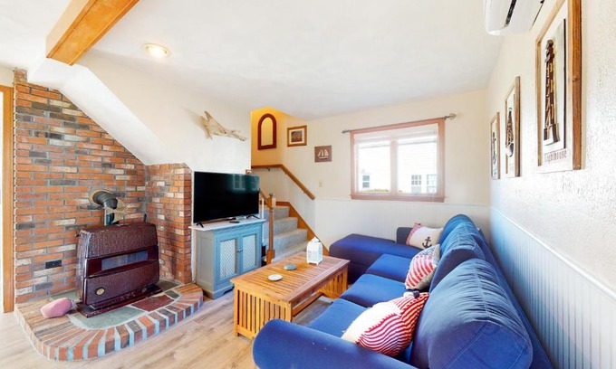 Wareham Center House | Swift Beach House