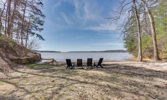 Waterloo Apartment | Swim, Boat & Fish: Waterloo Retreat w/Views!