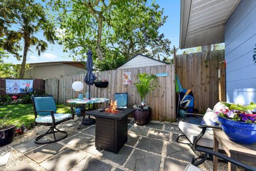 Jacksonville Beach Apartment | Swim, Golf and Relax Beach Apt with Private Yard!