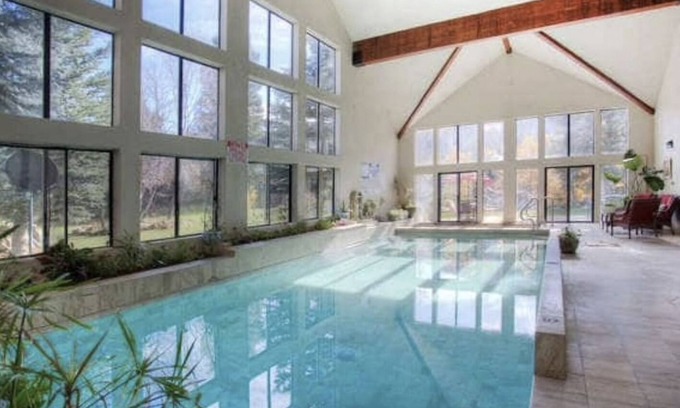 Snowbird House | SWIM, HIKE, SKI, LUXURY