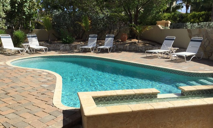 Noord Villa | Swim, relax, enjoy a piece of paradise!