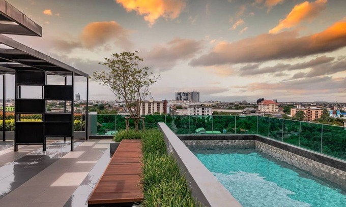Mueang Samut Prakan District Apartment | swimming pool and gym , near BTS PuChao,bkbloft5 - Tambon Thepharak