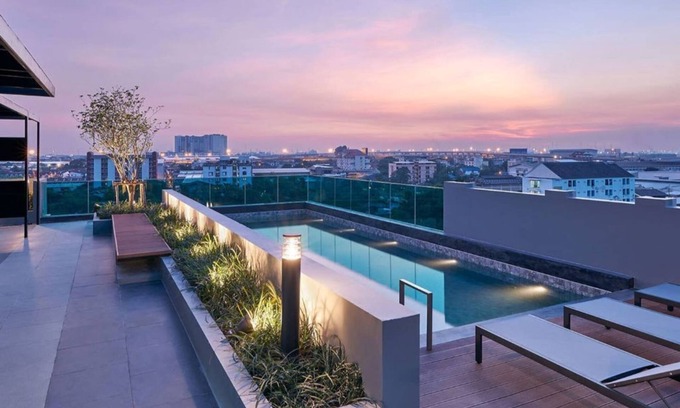 Mueang Samut Prakan District Apartment | Swimming pool and gym , near BTS PuChao/bkbloft8 - Tambon Thepharak