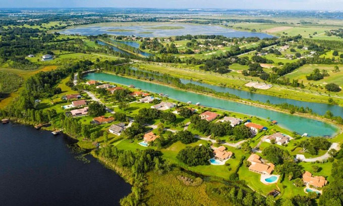 Groveland House | SWISS 101 - Lake Olsen