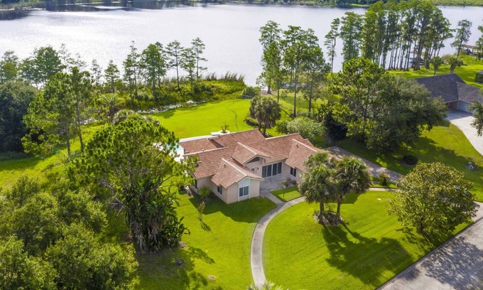 Groveland House | SWISS 101 - Lake Olsen