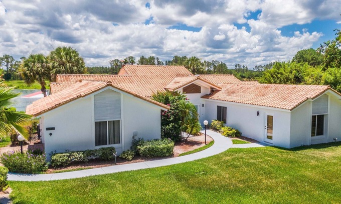 Groveland House | SWISS 57 - Lake Denise