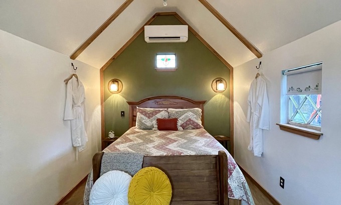 Schulenburg Cabin | Swiss Alp Texas Cabin