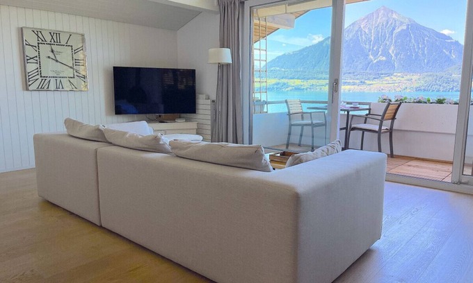 Merligen Apartment | SwissHut Stunning Views Alps & Lake - Apart. Kirch