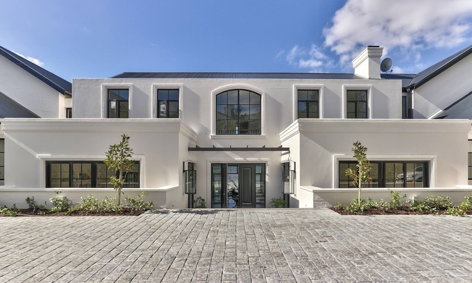 Bishopscourt Villa | Symphony of Light - A stately residence in the heart of Bishopscourt