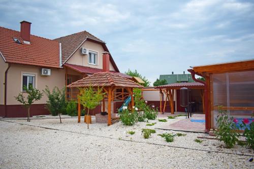 Poroszlo Apartment | Tündérfátyol apartmanház