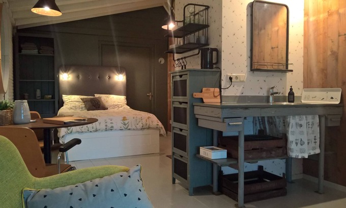 Schellinkhout Ski Chalet | 't Atelier: quiet and rustic at the Markermeer