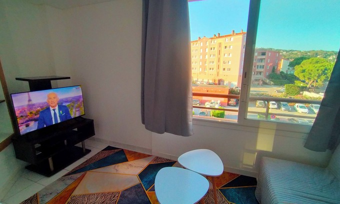Montpellier Apartment | T1 36m² very well located at the Corniche, in seaside residence with swimming pool