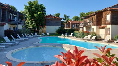 Aureilhan Apartment | T2, 50m du lac, PISCINE, WIFI, jardin terrasse sans vis-à-vis, 1 à 4 pers