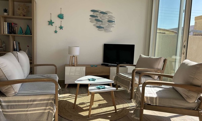 Saint-Pierre-la-Mer Apartment | T2 Apartment with Cabin, Terrace, Air Conditioning in Saint Pierre la Mer