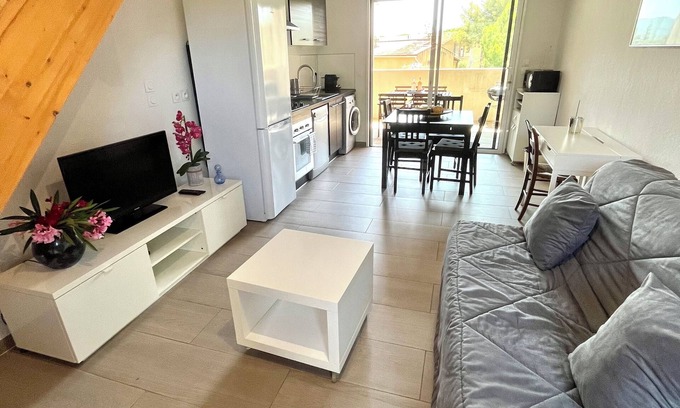 Saint-Cyr-sur-Mer Apartment | T2 apartment, 40 m2 350m from Lecques beach, quiet. Air conditioning. Private parking