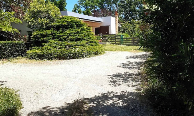 Entraigues-sur-la-Sorgue Apartment | T2 au Calme Bien Desservi Proche D'avignon, du Parc Aquatique de Monteux