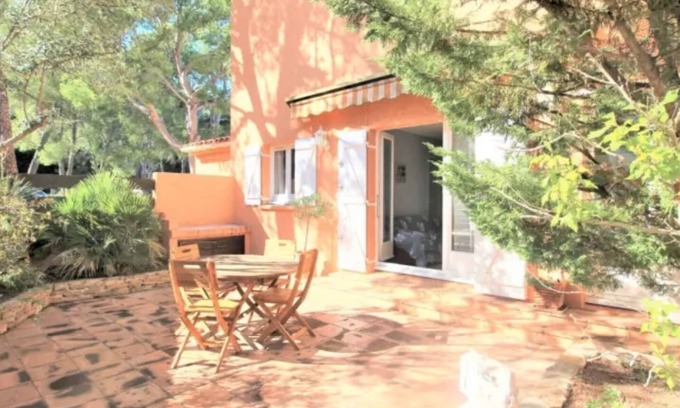 La Madrague Apartment | T2 - Large Terrace - Quiet - 350m from La Rainette Beach