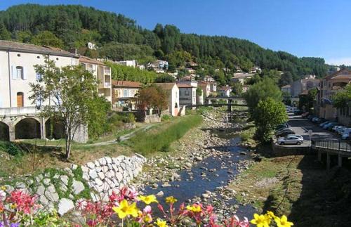 Vals-les-Bains Apartment | T2 Rez-de-chaussée 40 m2 Vals les bains linge de lit et de toilette non fournis