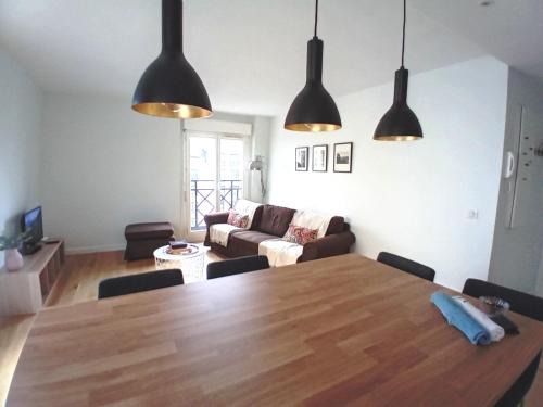 Houilles Apartment | T3 en face de la gare, Terrasse-Rooftop, Parking
