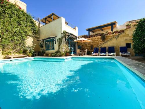 Zebbug Villa | Ta'Giannmarie Farmhouse.Traditional farmhouse with large private pool.