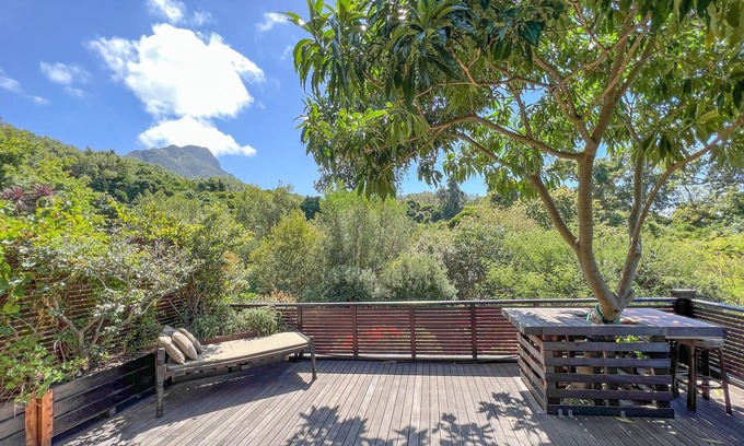 Newlands House | TABLE MOUNTAIN VILLA