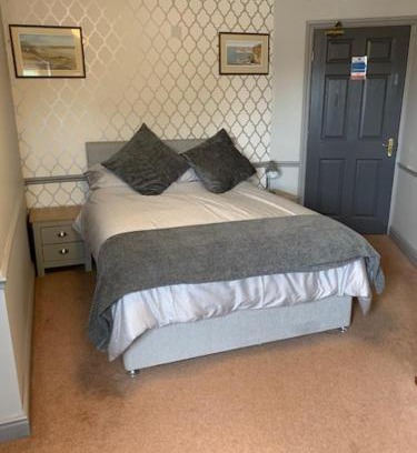 Llangefni House | Tafarn Y Rhos