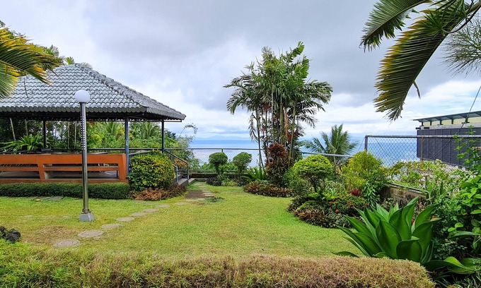 Tagaytay House | Tagaytay Overlooking Taal, Fast Wi-Fi, Free Parking
