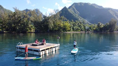 Teahupo'o House | tahiti-bungalow at Teahupoo: beachfront with pountoon and mini pool