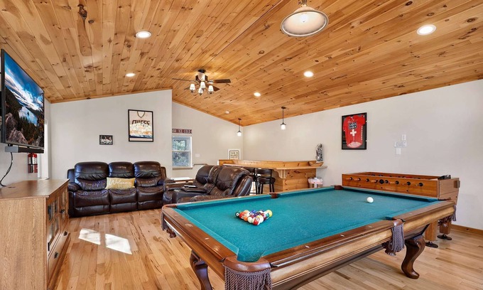 Christmas Valley House | Tahoe Frost - Air conditioned 4 bedroom Tahoe home