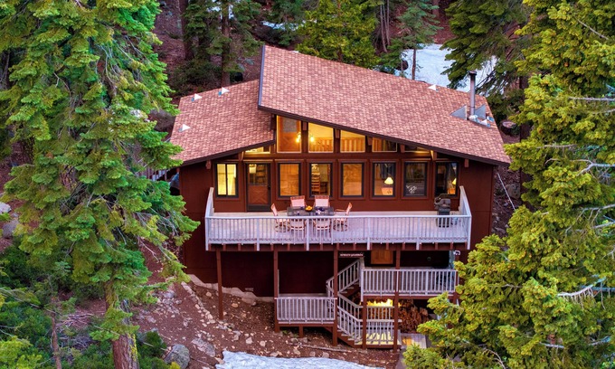 Chamberlands House | Tahoe Timber by AvantStay | Beach + Lake Access
