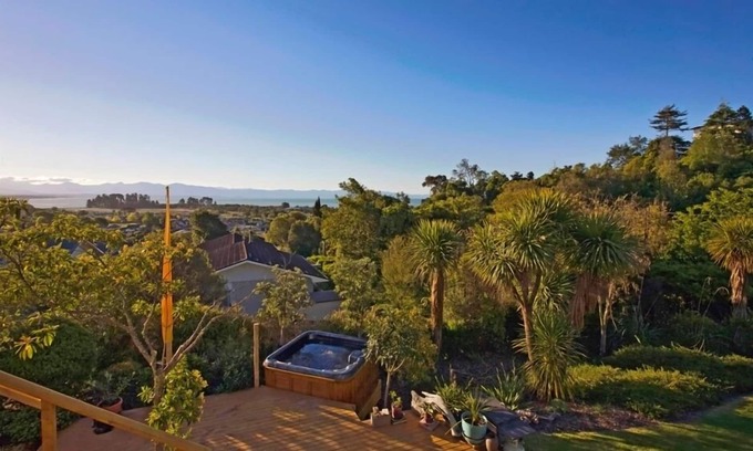 Tahunanui House | Tahuna Views - Sweeping Bay Views with a Spa Pool. Easy Walk to the Beach!