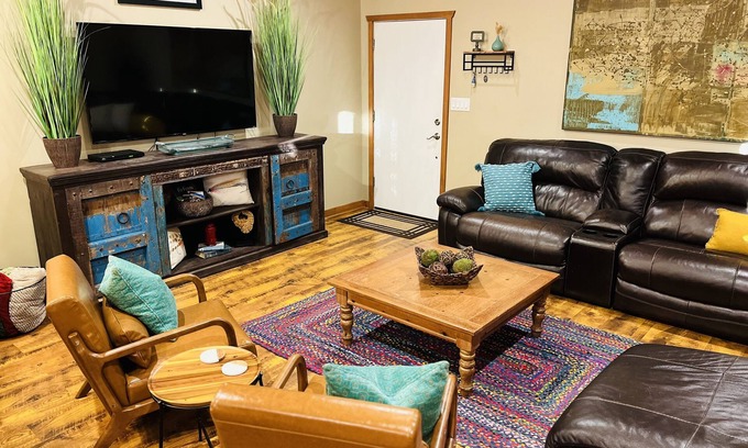 Norfork House | Tailwaters Trout and Lake Retreat! Inviting home minutes to River and Lake!