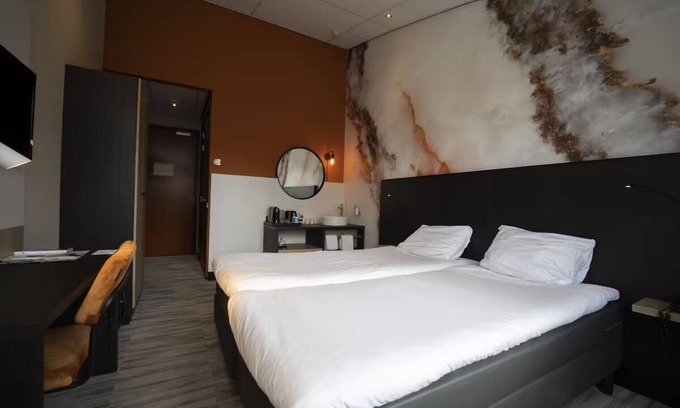 Mill Hotel | Take a Breather in Nature with On-Site Restaurant and Bike Rental!