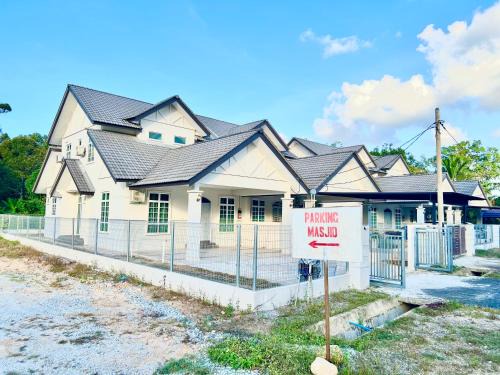 Kampung Durian Mas House | Tamu Timur Homestay