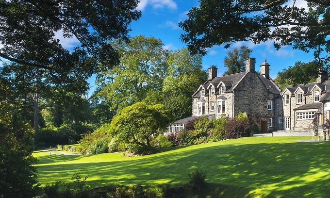 Llanelltyd House | TAN LLAN, pet friendly, luxury holiday cottage in Llanelltyd