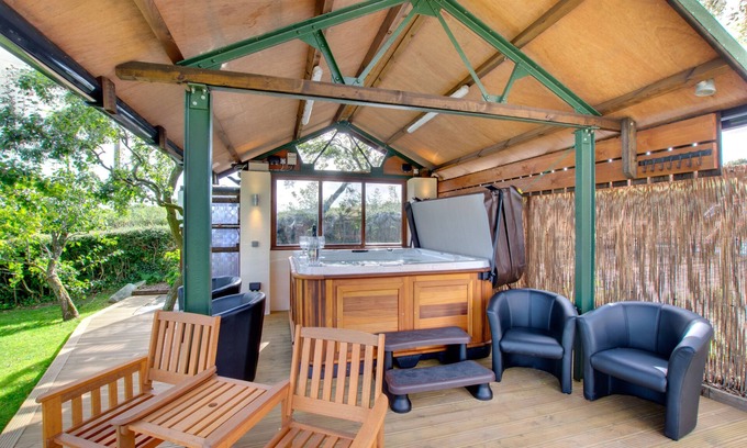 Denbigh House | Tan y Garth - Four Bedroom House, Sleeps 8