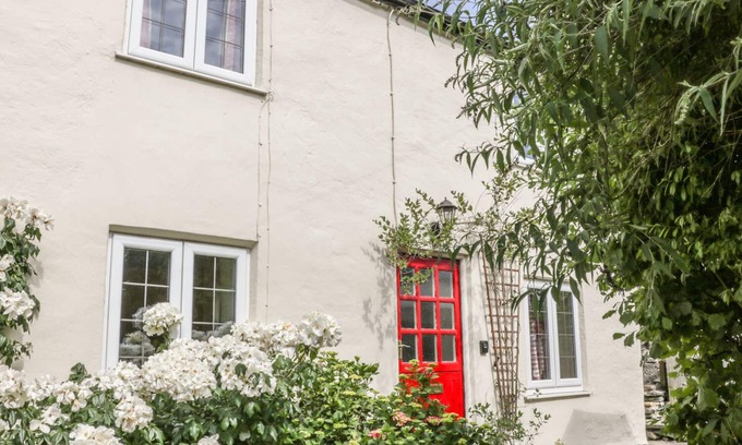 Glyn Ceiriog Cottage | TAN Y RHOS ISA, pet friendly, with open fire in Glyn Ceiriog
