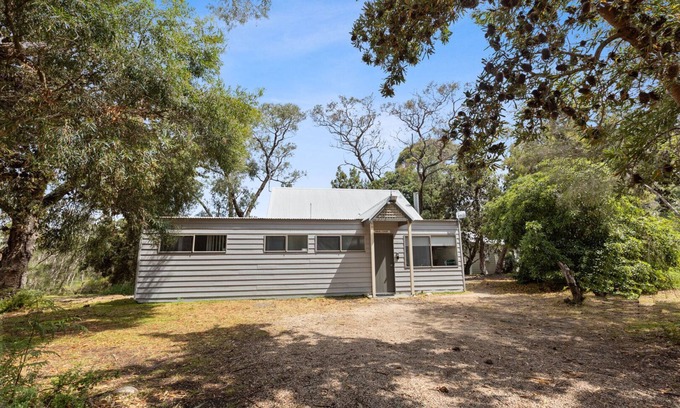Forge Creek House | Tanjil - Waterfront Retreat: Secluded lodges perfect for nature lovers