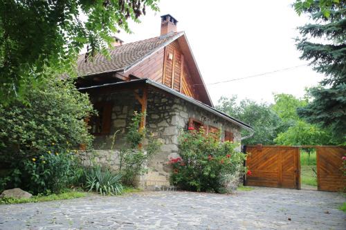 Garab House | Tanya Üdülőház