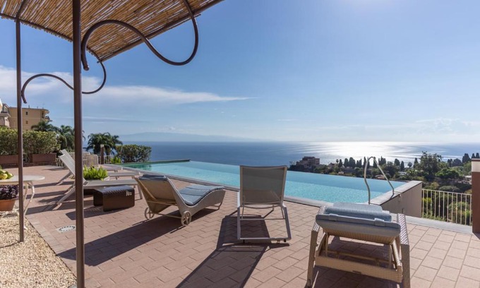 Taormina House | Taormina Skyline
