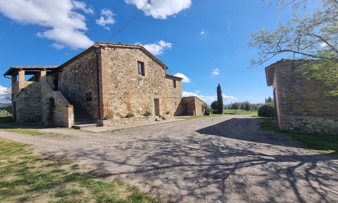 Montalcino House | Tasteful Countryside Stay