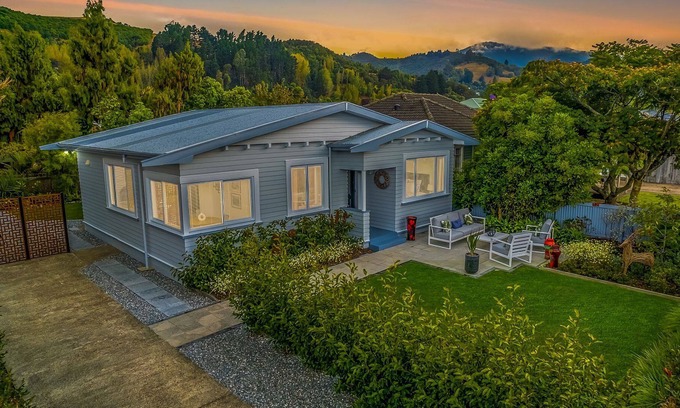 Nelson South House | Tasteful on Tasman Sunny Bungalow in the Wood