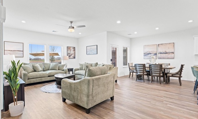 Katy House | Tastefully furnished apartment in Katy!