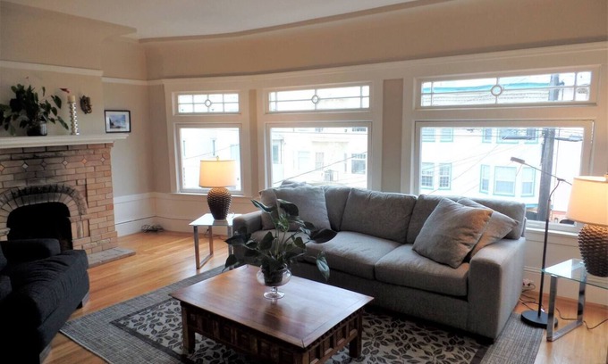 Outer Richmond Apartment | Tastefully remodeled ocean-view flat