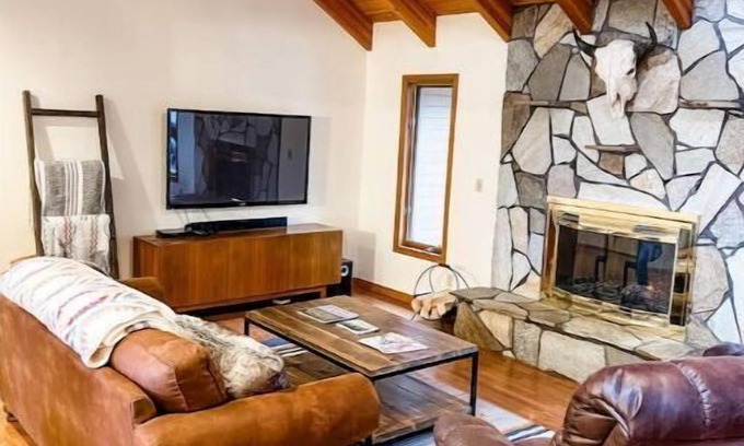 Star Valley Ranch Cabin | Tastefully updated Cabin with a hot tub!